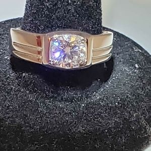 Certified 1 carat moissanite sterling silver ring.